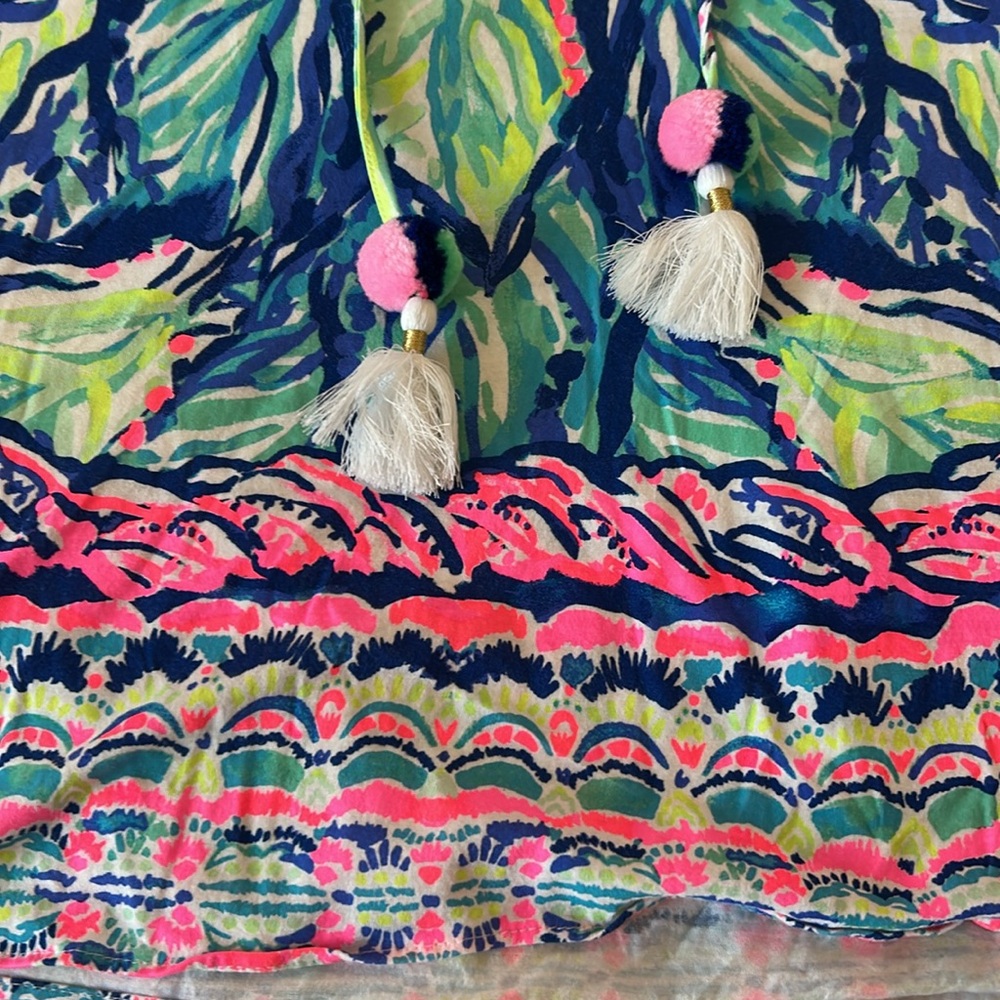 Lilly Pulitzer Britta Knit Tunic Swirling Seadream size XS
PROJECT due to hole - Picture 6 of 16